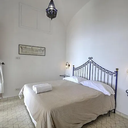 Sleeps 6 Pool Air Con Wifi