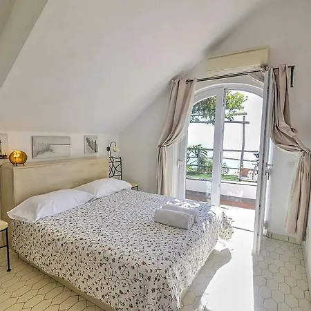 Sleeps 6 Pool Air Con Wifi
