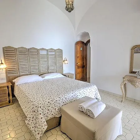 Sleeps 6 Pool Air Con Wifi
